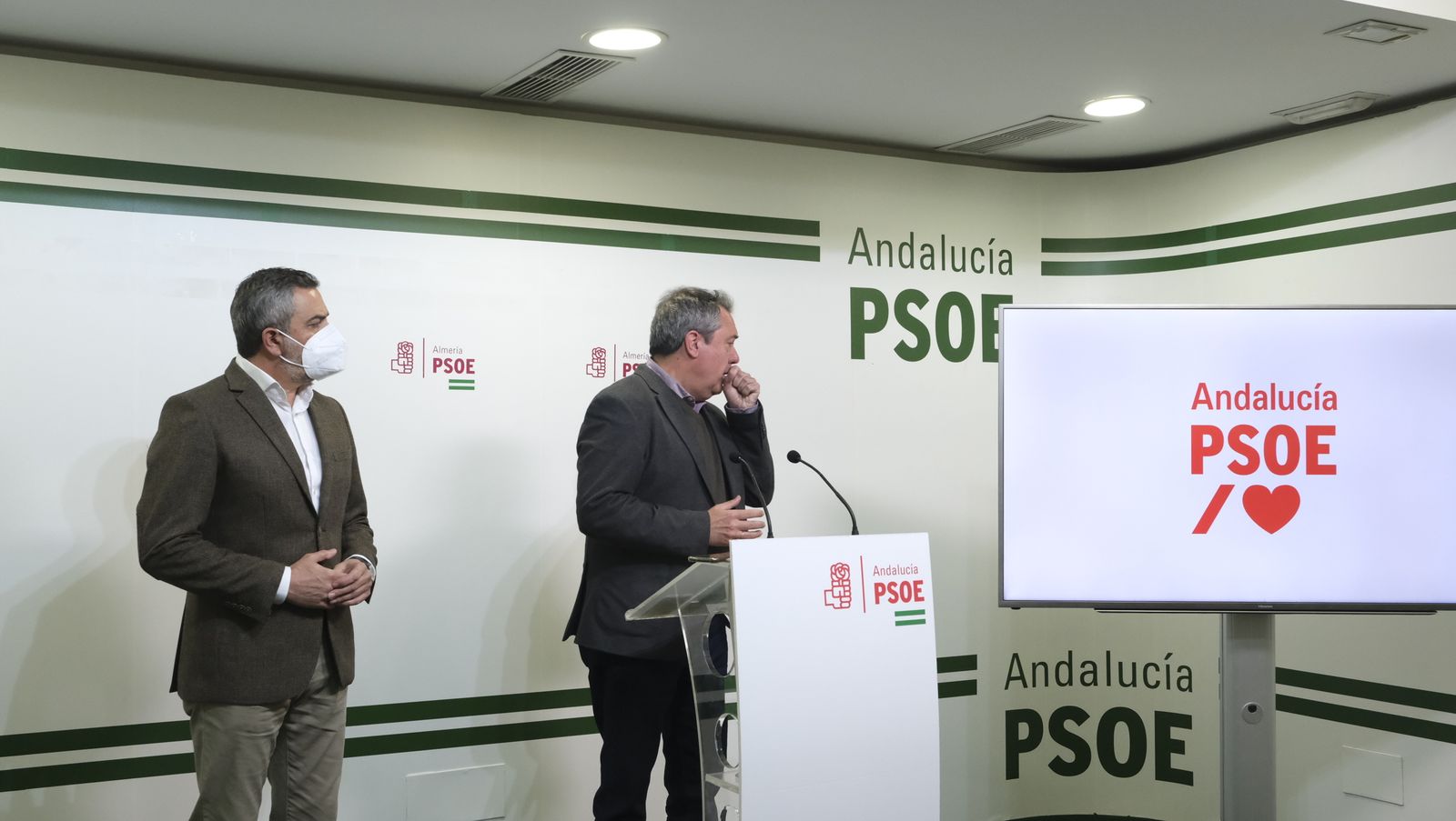 Imágenes de la visita del Secretario General del PSOE-A, Juan Espadas, a Almería.
