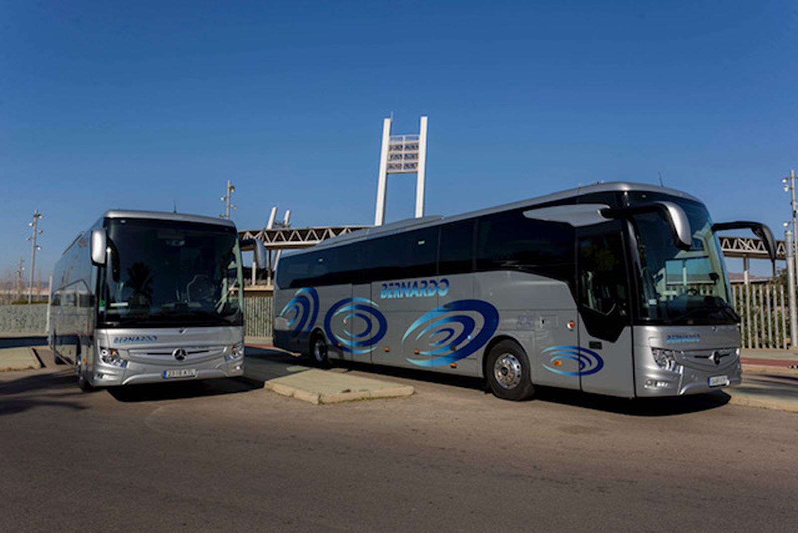 Los dos vehículos que ha adquirido Autocares Bernardo para ampliar su flota.
