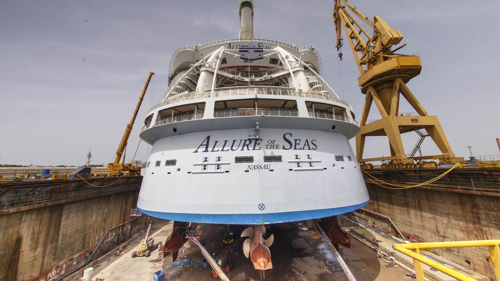 Los trabajadores de Navantia temen que Royal Caribbean termine por tomar la misma decisión que ha tomado ya Carnival de irse con sus barcos en busca de otro astillero en Europa Los trabajadores de Navantia temen que Royal Caribbean termine por tomar la misma decisión que ha tomado ya Carnival de irse con sus barcos en busca de otro astillero en Europa