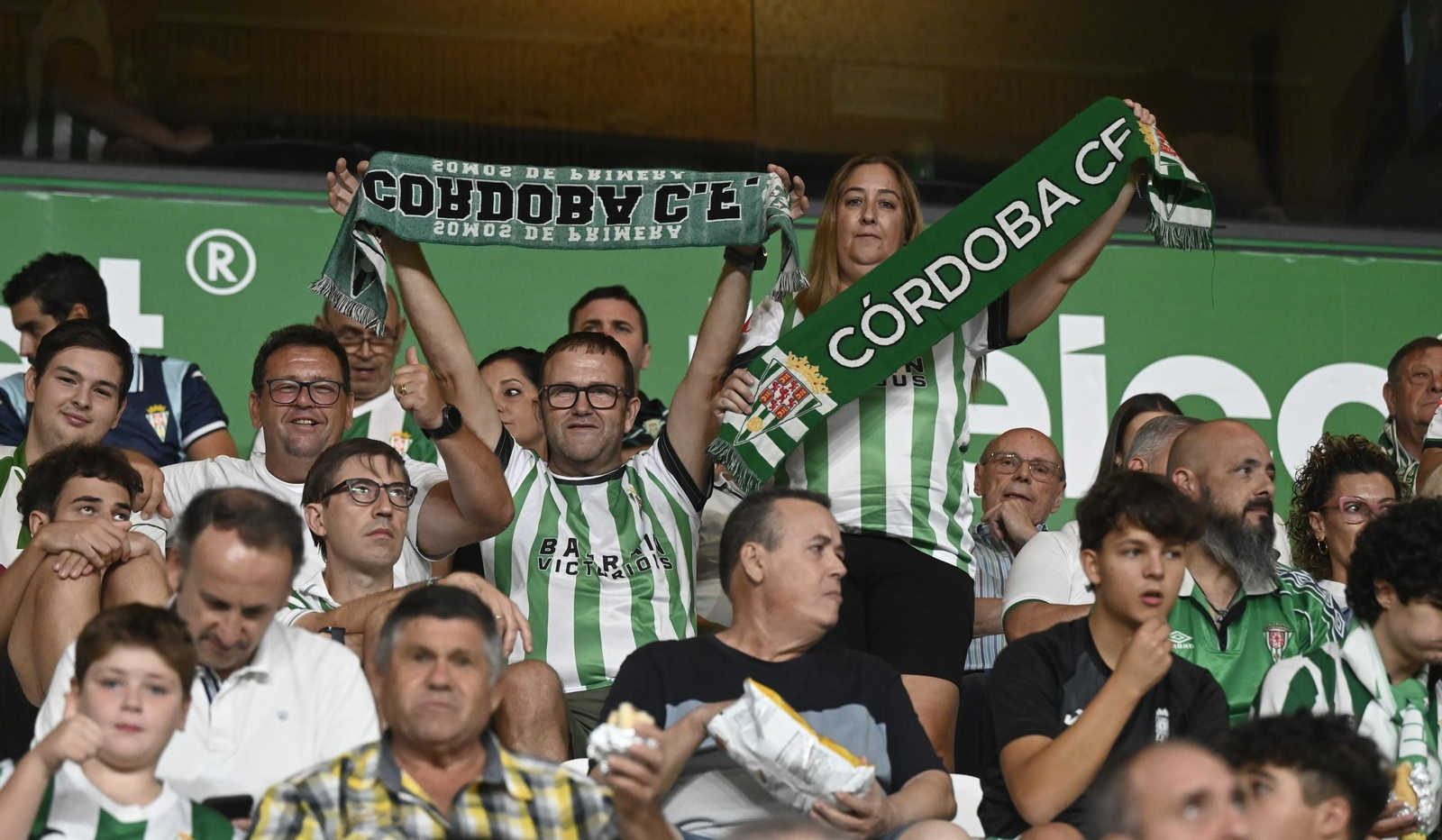 Las mejores fotos del ambiente en El Arcángel para el Córdoba CF - Racing de Santander
