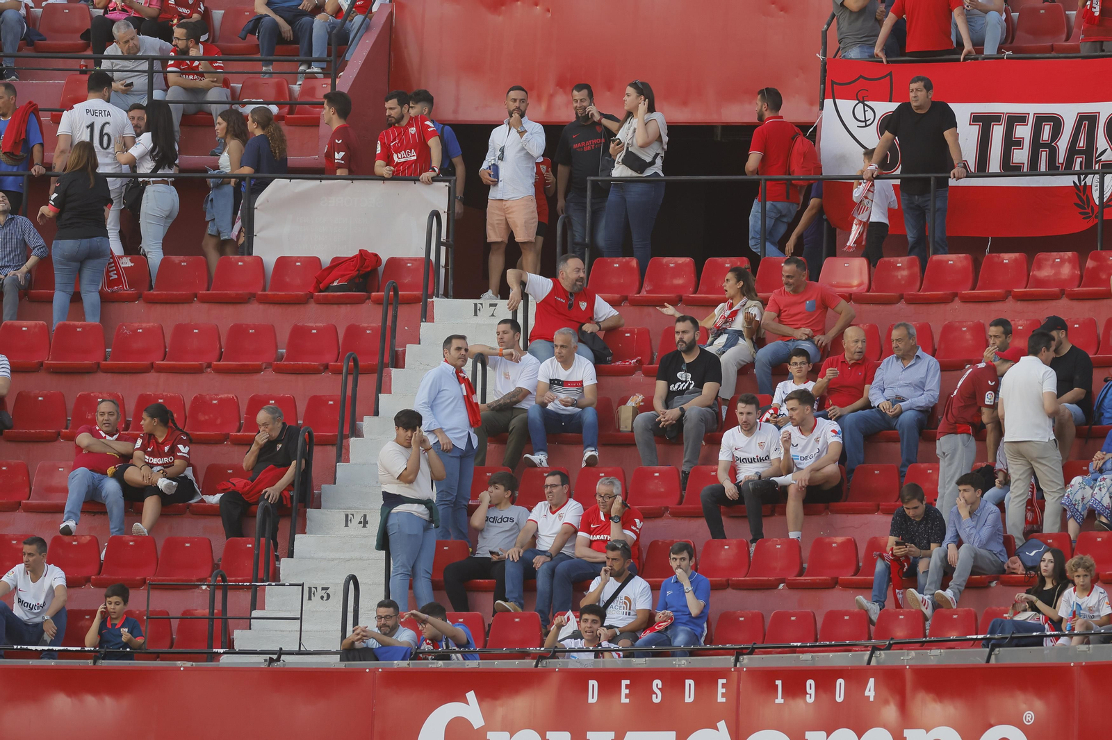 Búscate en las fotos del Sevilla -Villarreal