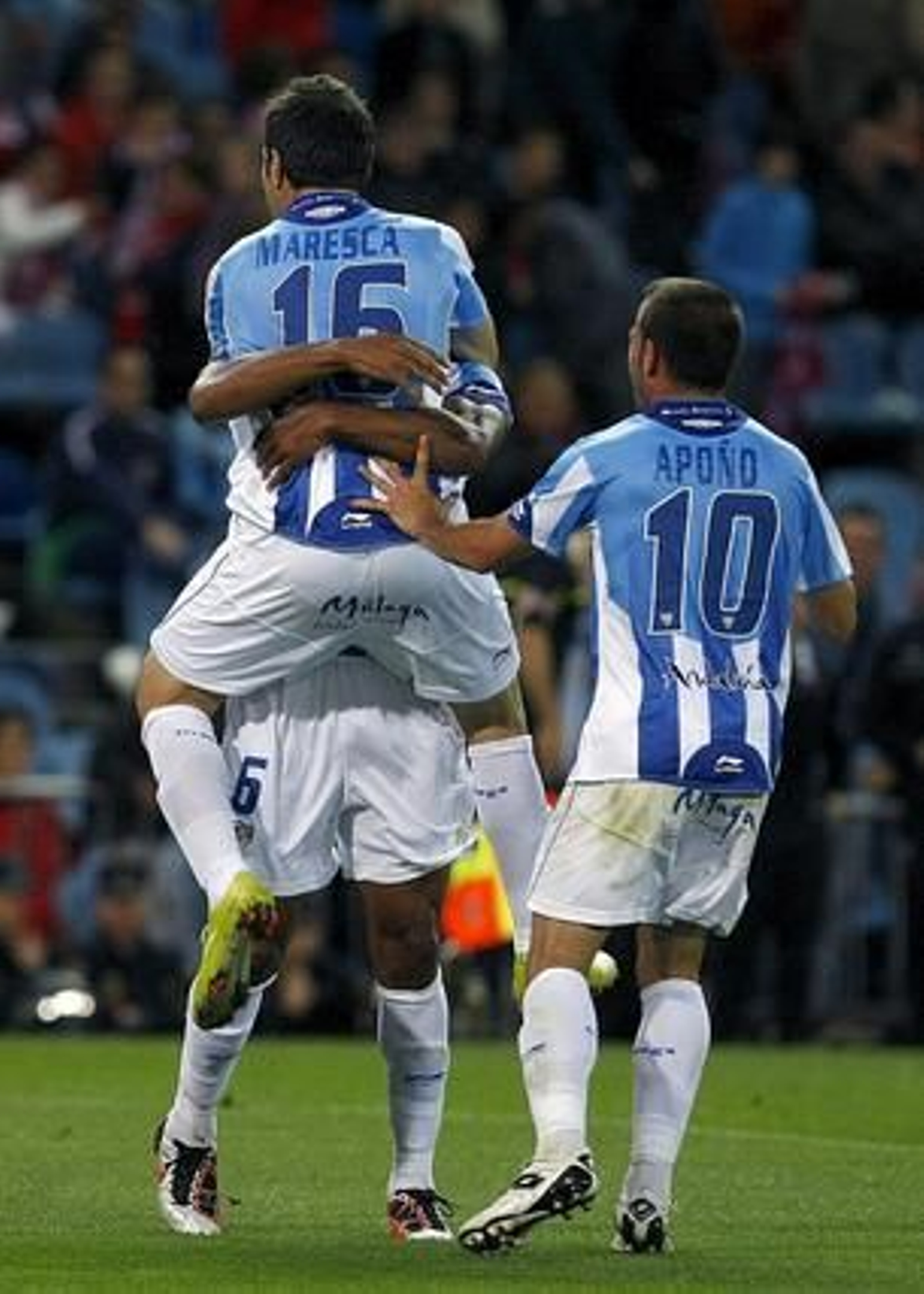 El Málaga golea al Atlético en el Calderón (0-3). / EFE