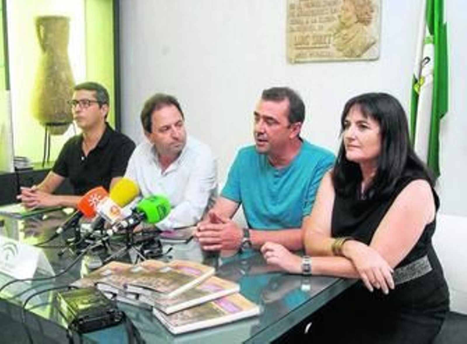 Sebastián Rueda acompañado por Isabel Arévalo, Arturo del Pino y Manuel Ramos, autor de la Guía.