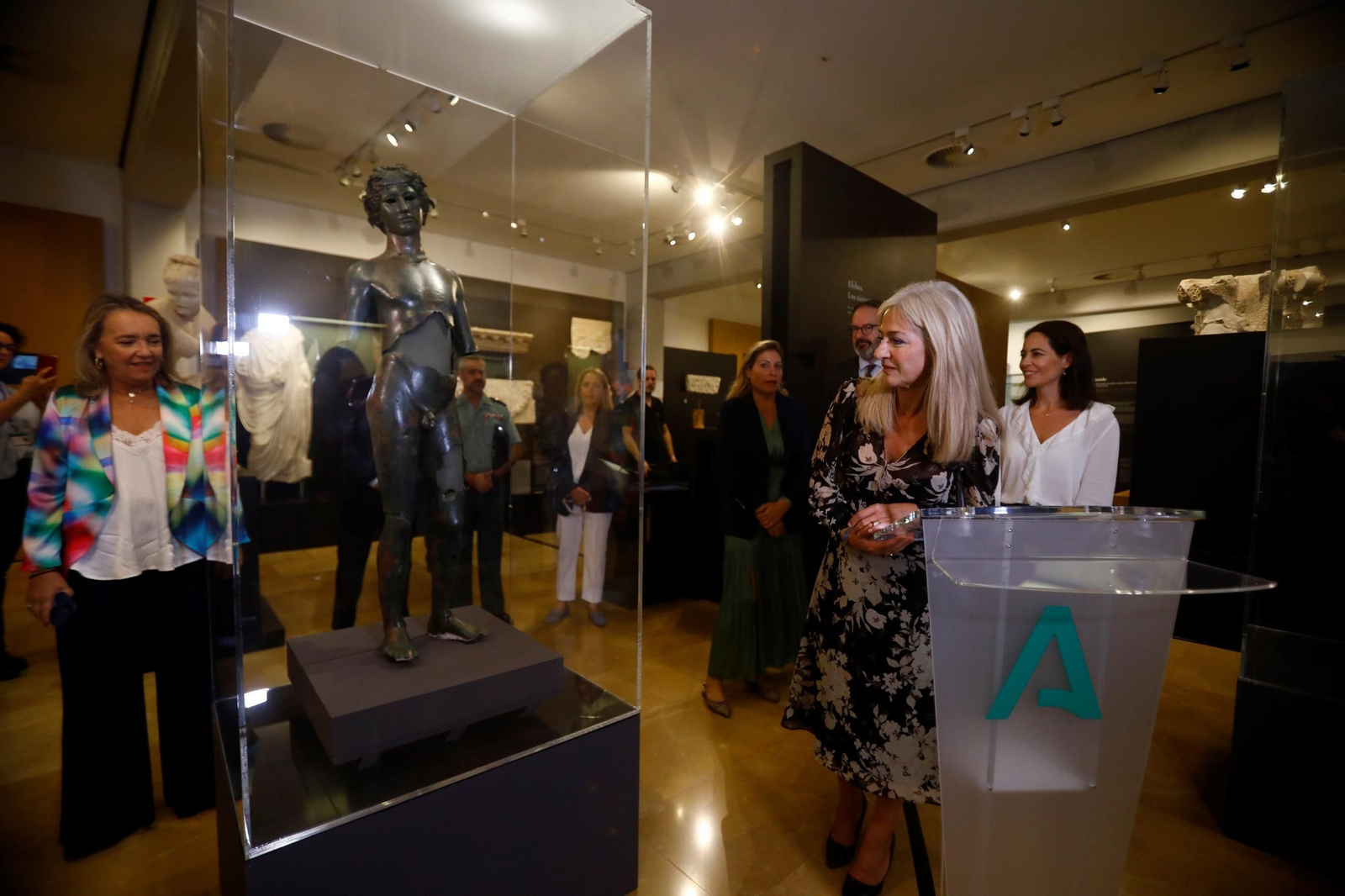 Los efebos de Pedro Abad ya lucen en el Museo Arqueológico de Córdoba, en imágenes