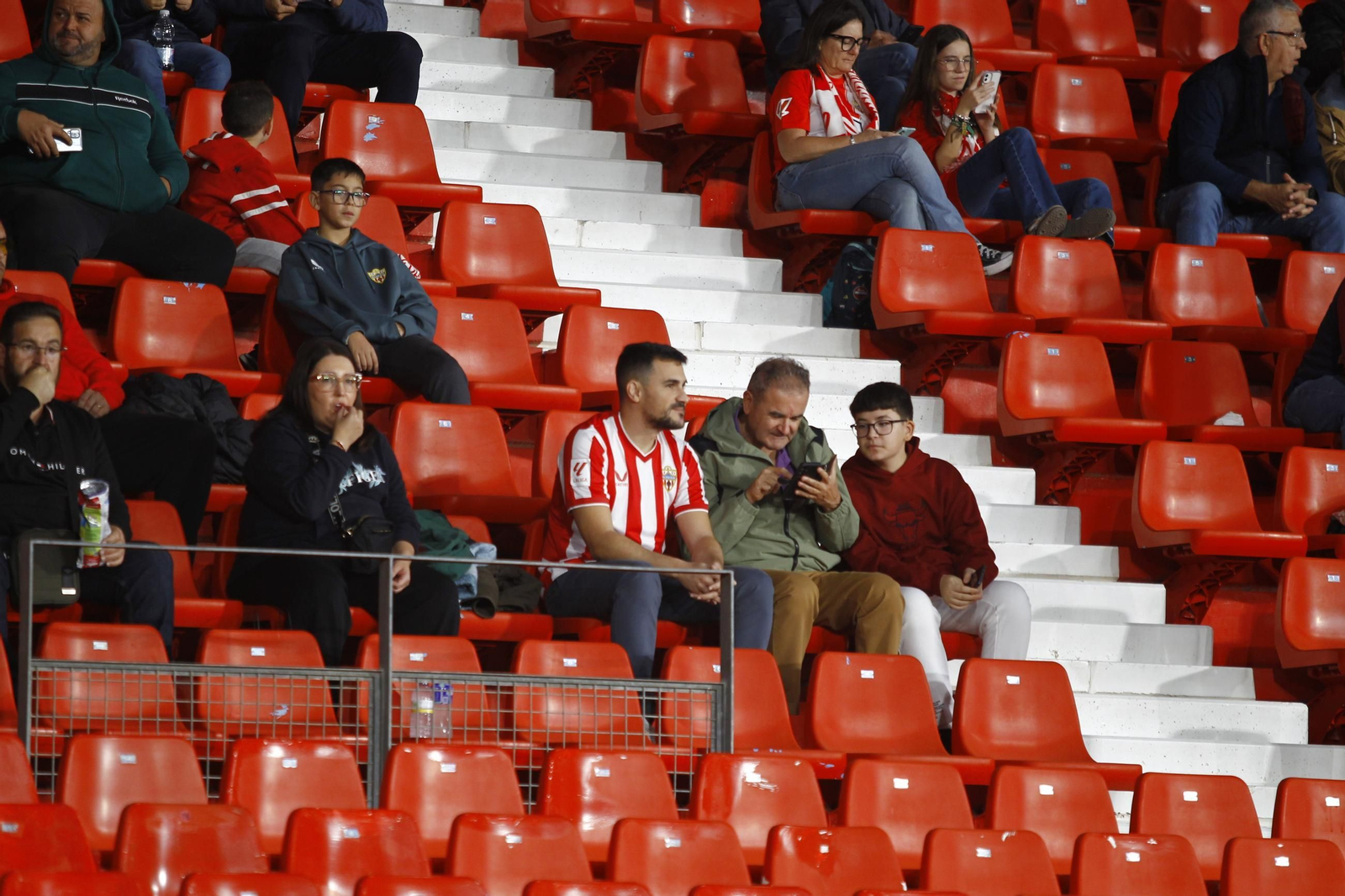 Búscate en las fotos de público del partido U.D. Almería-Deportivo de La Coruña