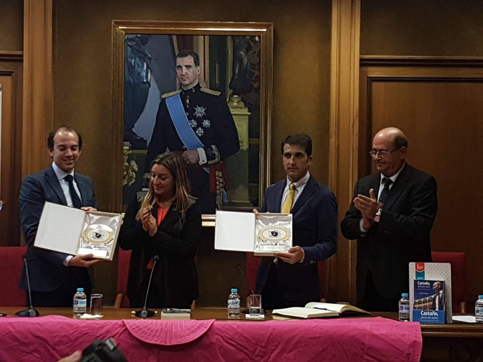 El Foro entregó dos cuadros de recuerdo a Javier Lorenzo y a Javier Castaño.