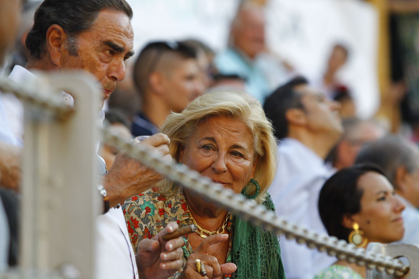 Imágenes del 'ambiente' en la corrida de toros de la Feria de Almería, con los diestros Morante de la Puebla, El Juli y Tomás Rufo