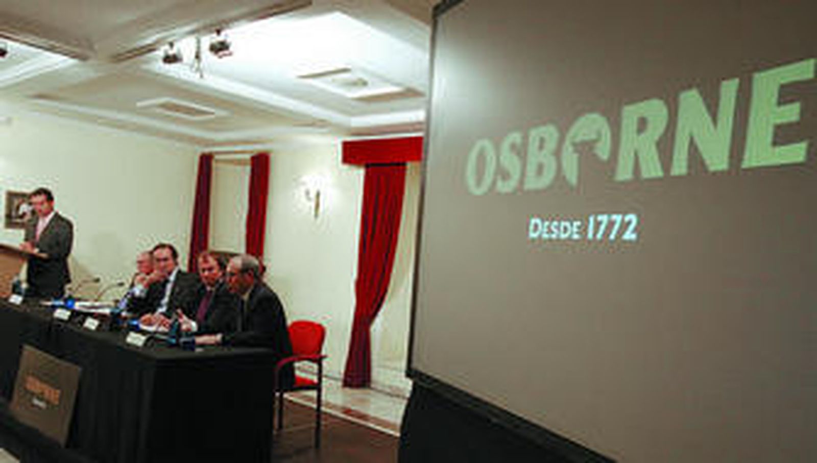 Representantes de la firma, ayer en Madrid.