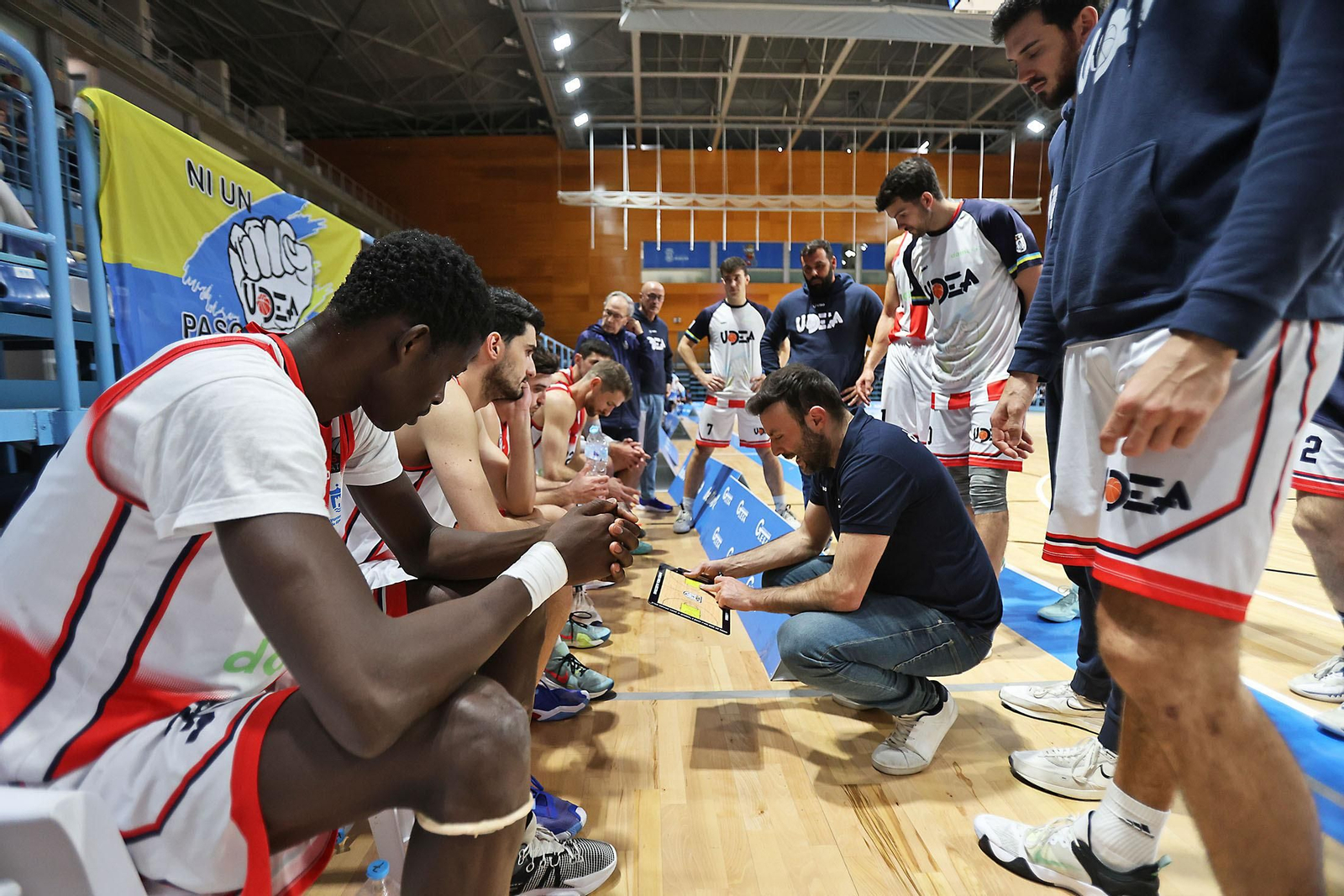 Imágenes del encuentro de baloncesto entre el Ciudad de Huelva y el Damex UDEA Algeciras