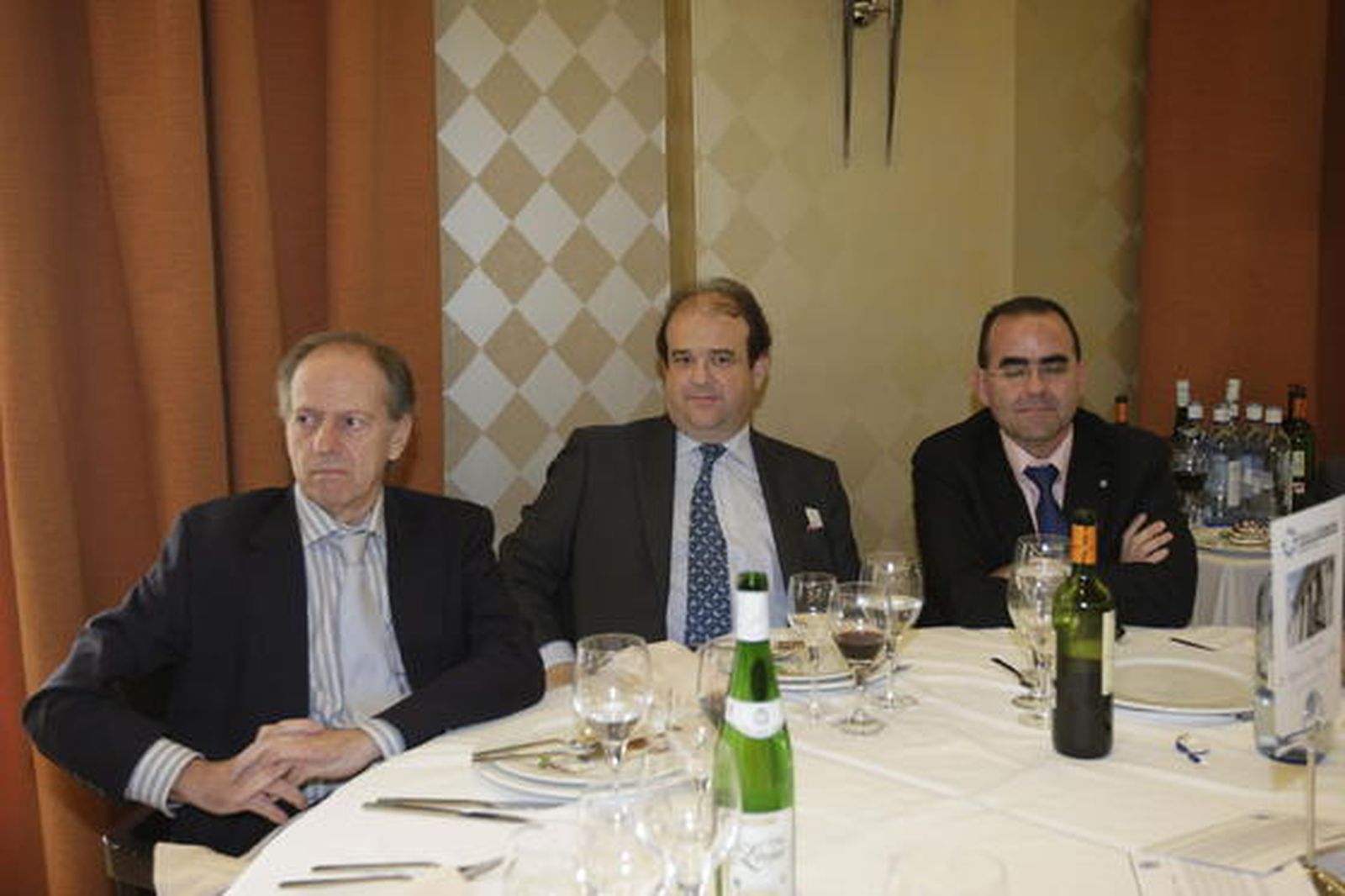 Juan Ramón Muley (Escuela de Artes), Tomás Fernández (Oliveros) y Miguel Hernández (Smurfit Kappa Almería)

Foto: Fran Leonardo