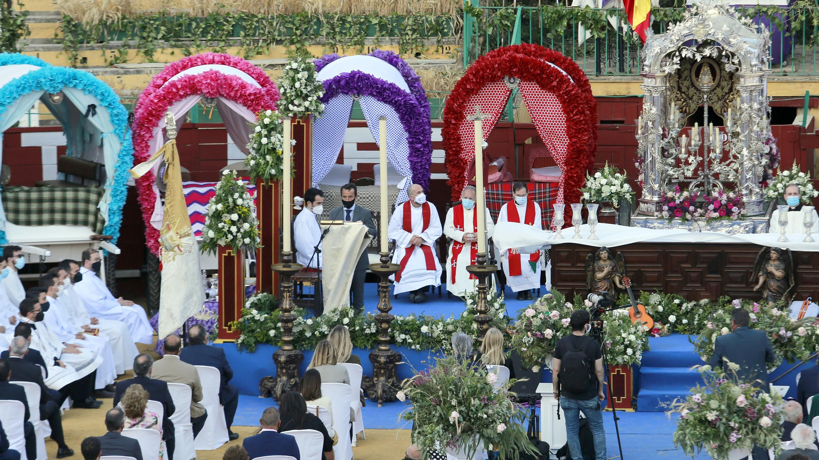 Imágenes de la Misa de Pentecostés en la Plaza de Toros de Jerez