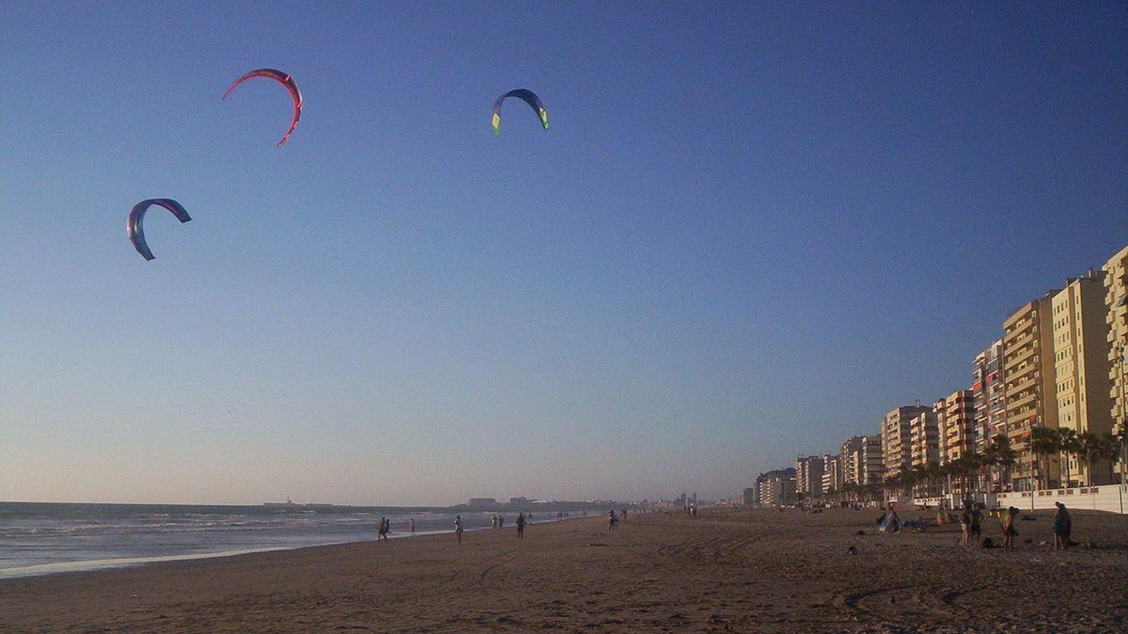 Playa de La Victoria, en Cádiz.