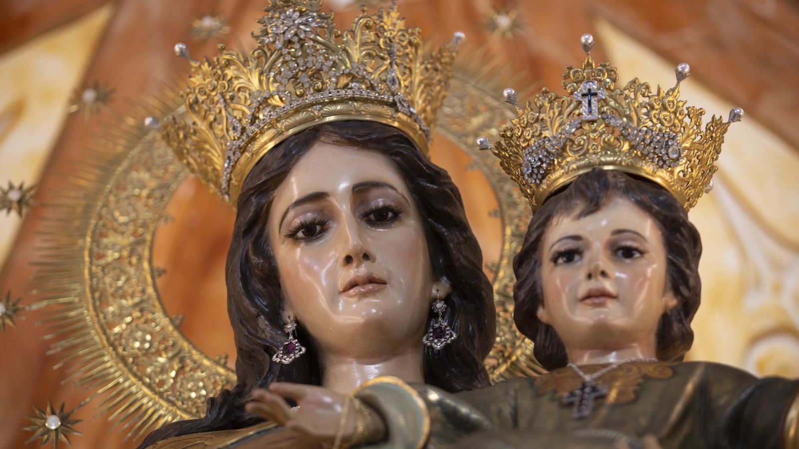 Rostro de María Auxiliadora Coronada