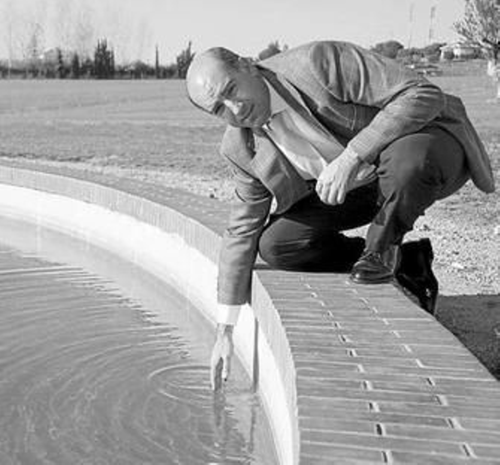 El cartayero Novoa acaricia el agua en la sede de Giahsa.