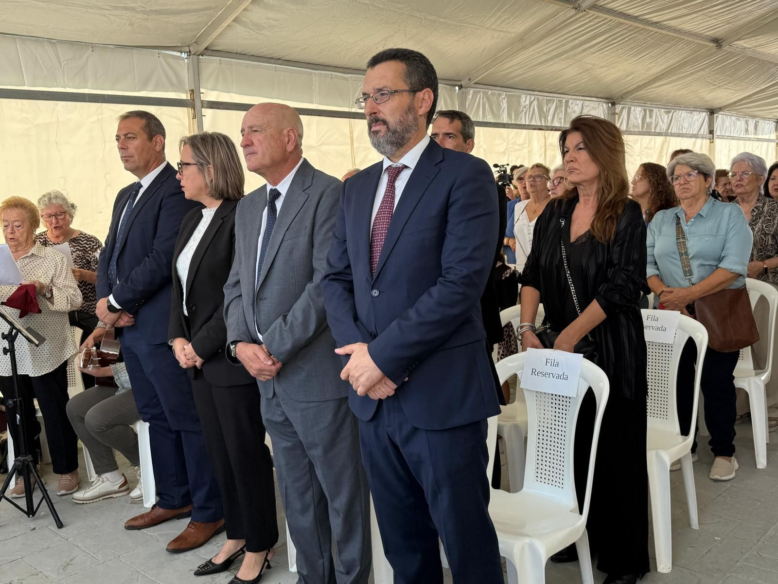 La Línea recuerda a sus difuntos con el tradicional acto en el Cementerio de San José