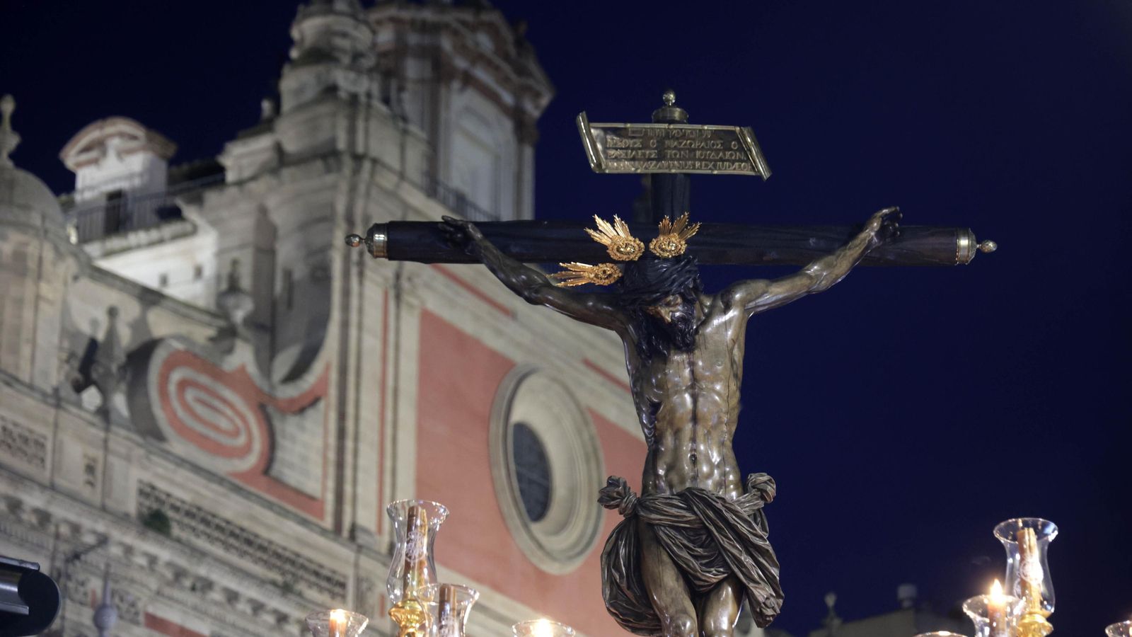 La salida de la Hermandad de el Amor en imágenes