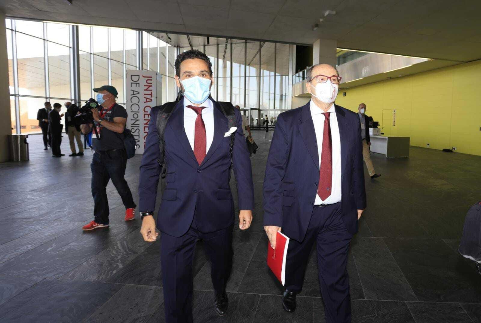 José Castro, junto a José María del Nido Carrasco, en su llegada a Fibes.