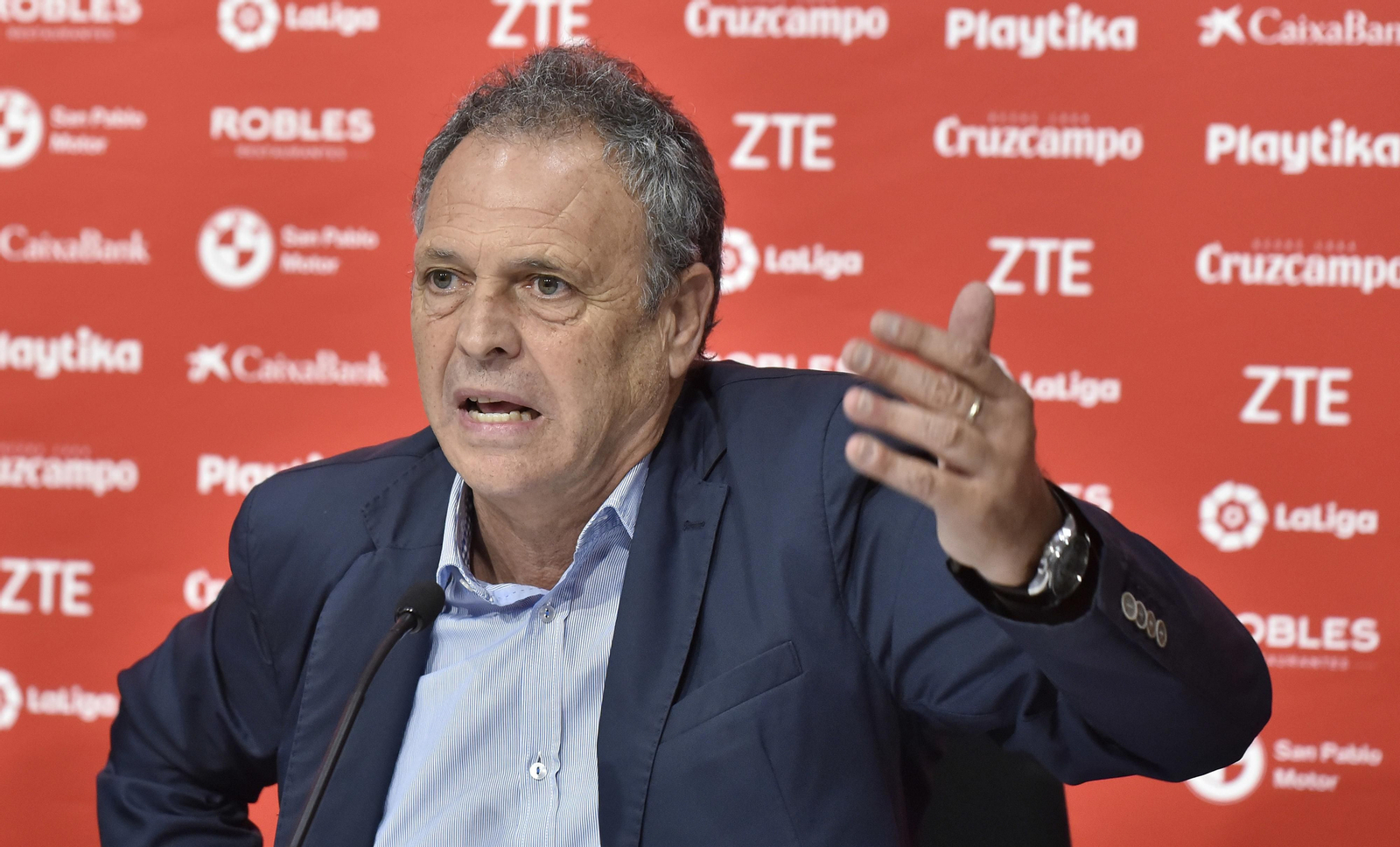 Joaquín Caparrós es el encargado de cerrar las renovaciones de Sarabia y Banega.