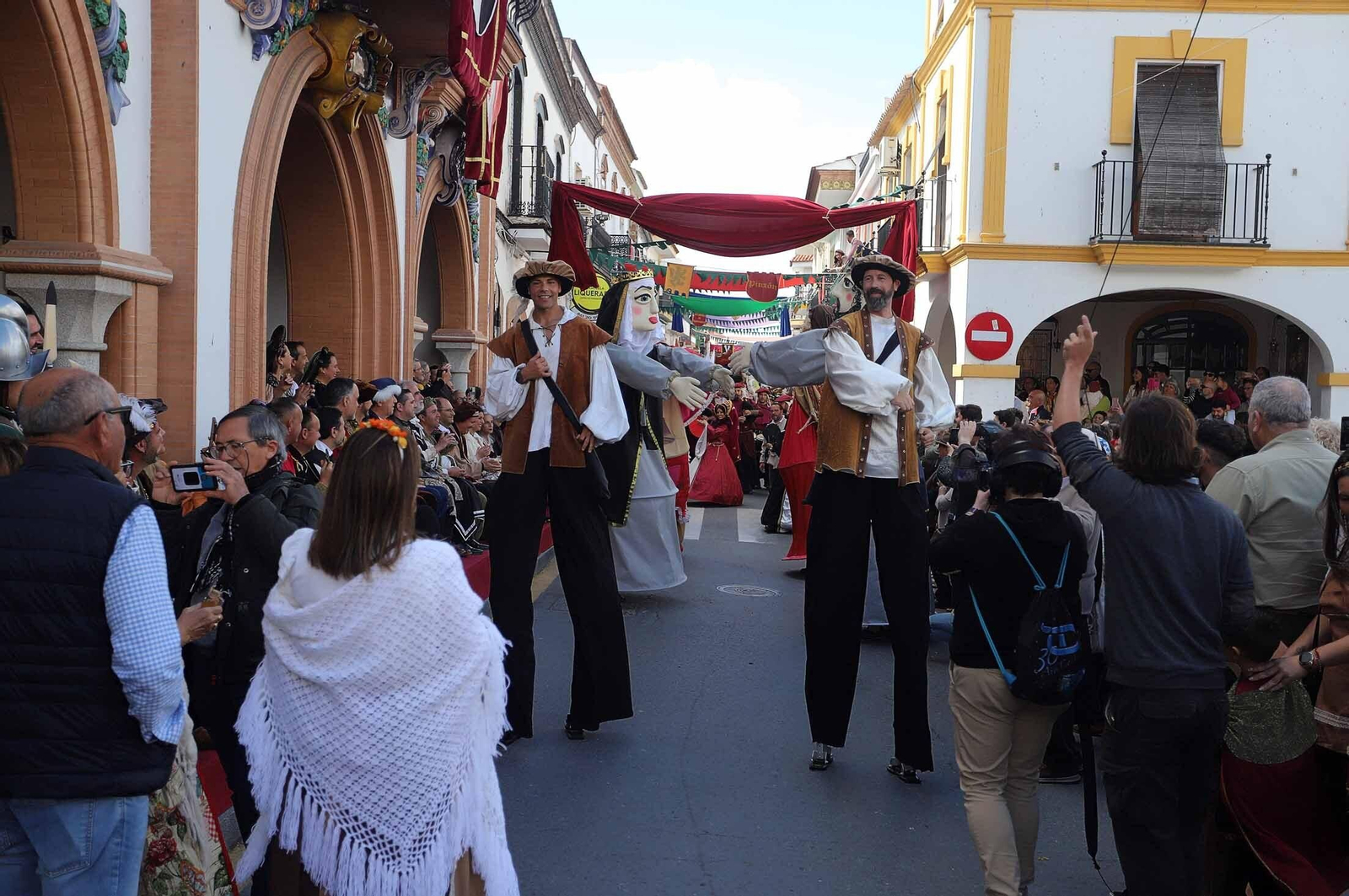 Imágenes del gran ambiente en la Feria Medieval de Palos de la Frontera, Huelva