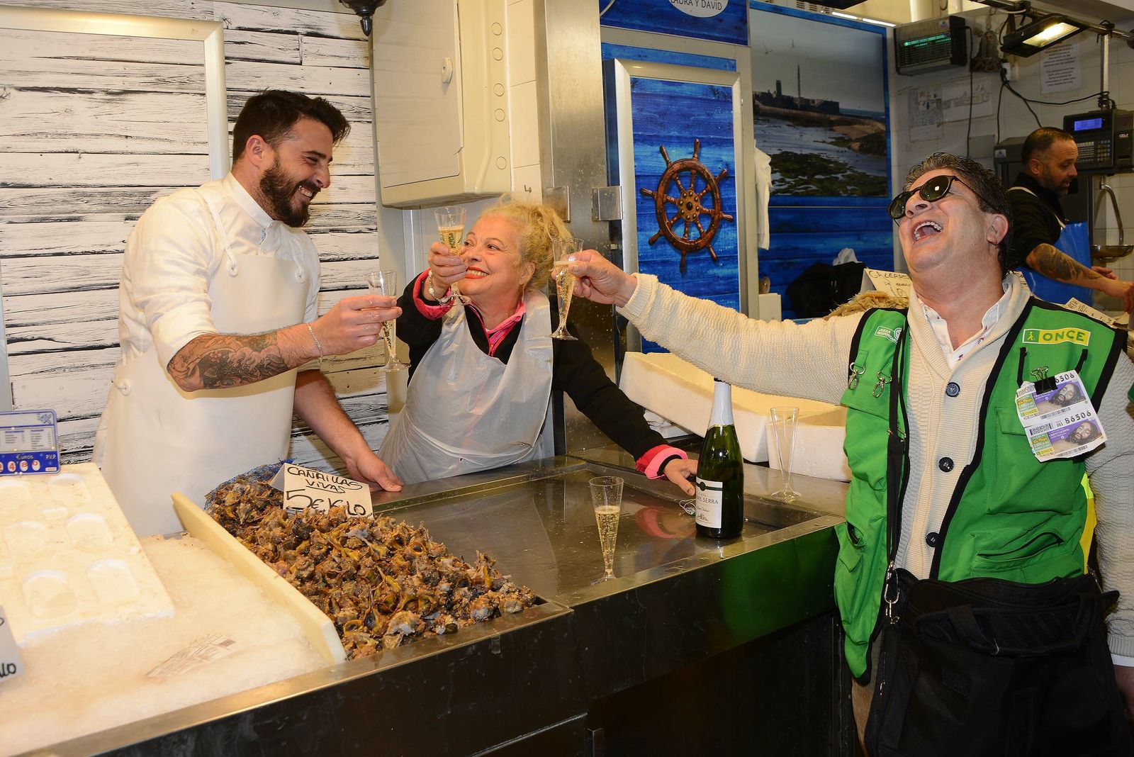 El paseo triunfal de Lolo el cuponero