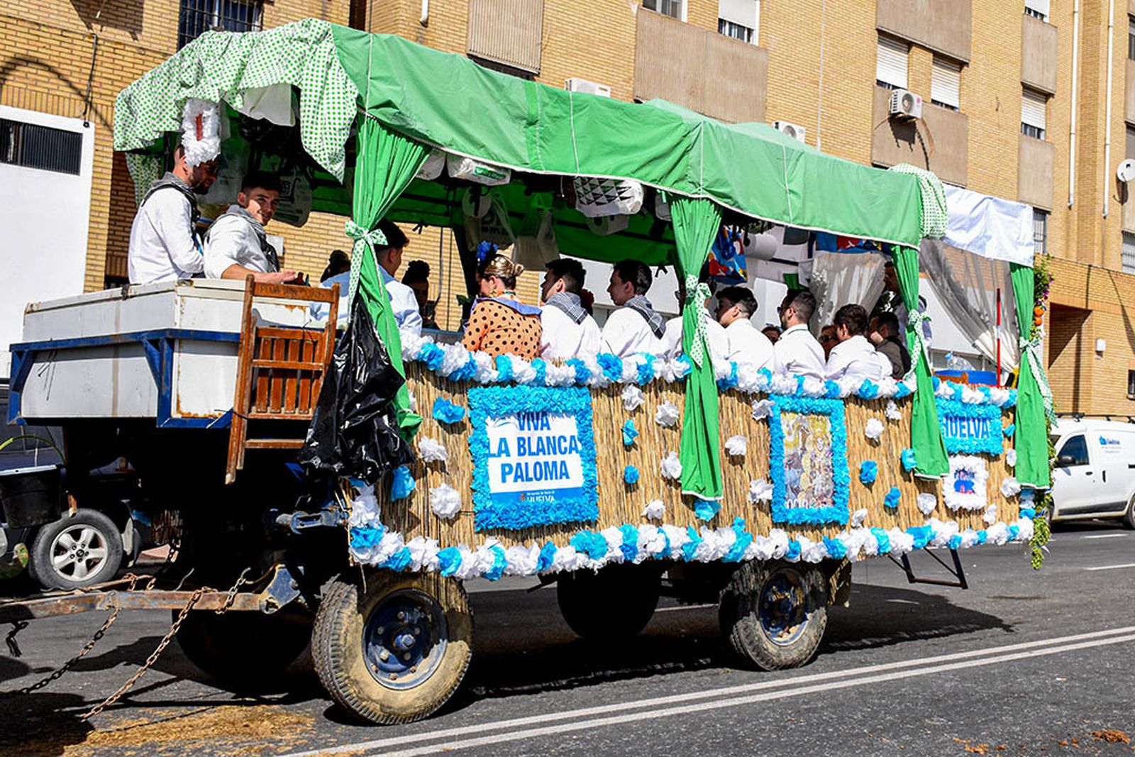 Imágenes de los carros de la Hermandad del Rocío de Huelva