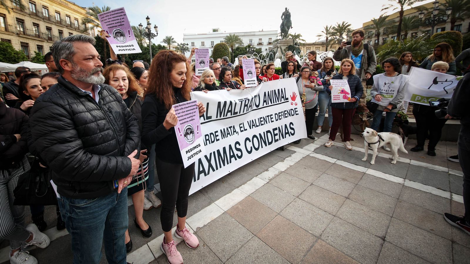 Protestas por el asesinato del perrito 'Oddie' en Jerez