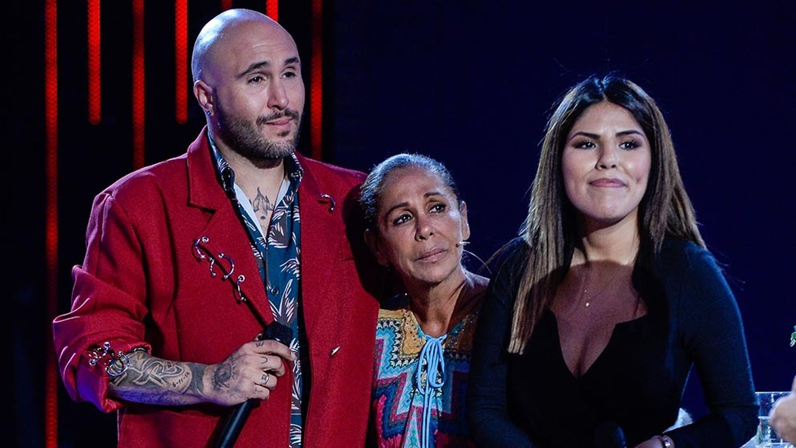 Pantoja con sus dos hijos, Kiko e Isa, en 'Supervivientes'.