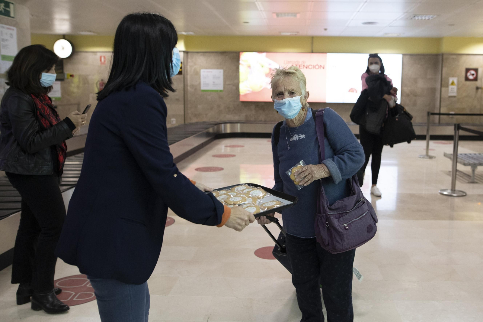 La llegada del primer vuelo de Londres a Granada, en imágenes