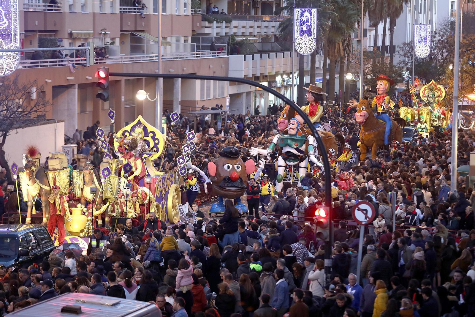 Las imágenes de la cabalgata de Reyes Magos de Cádiz