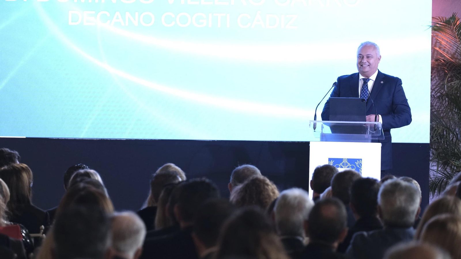 Domingo Villero, decano de COGITI Cádiz, durante su intervención.