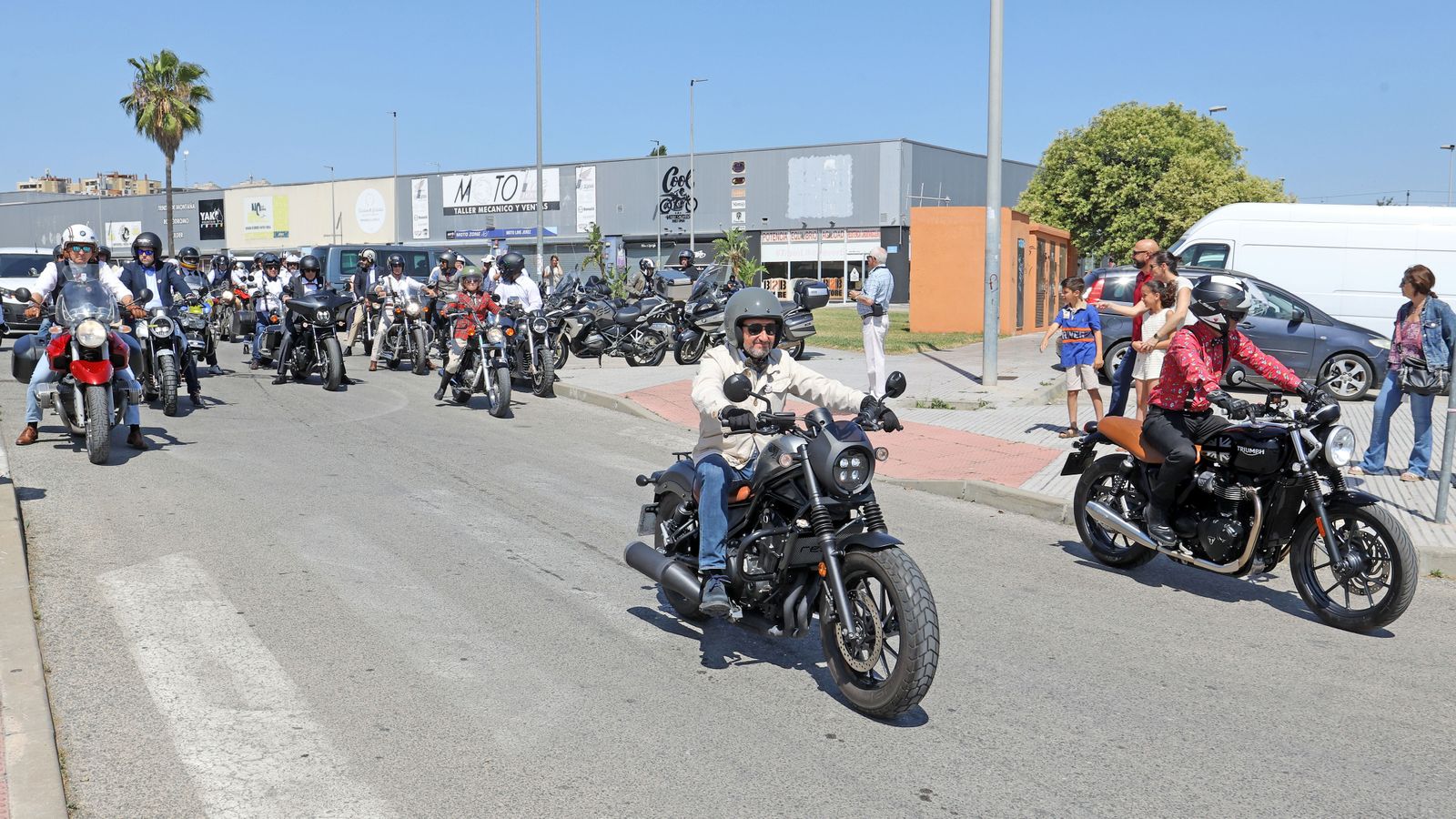 Búscate en el evento motero solidario "The Distinguished Gentleman´s Ride" en Jerez