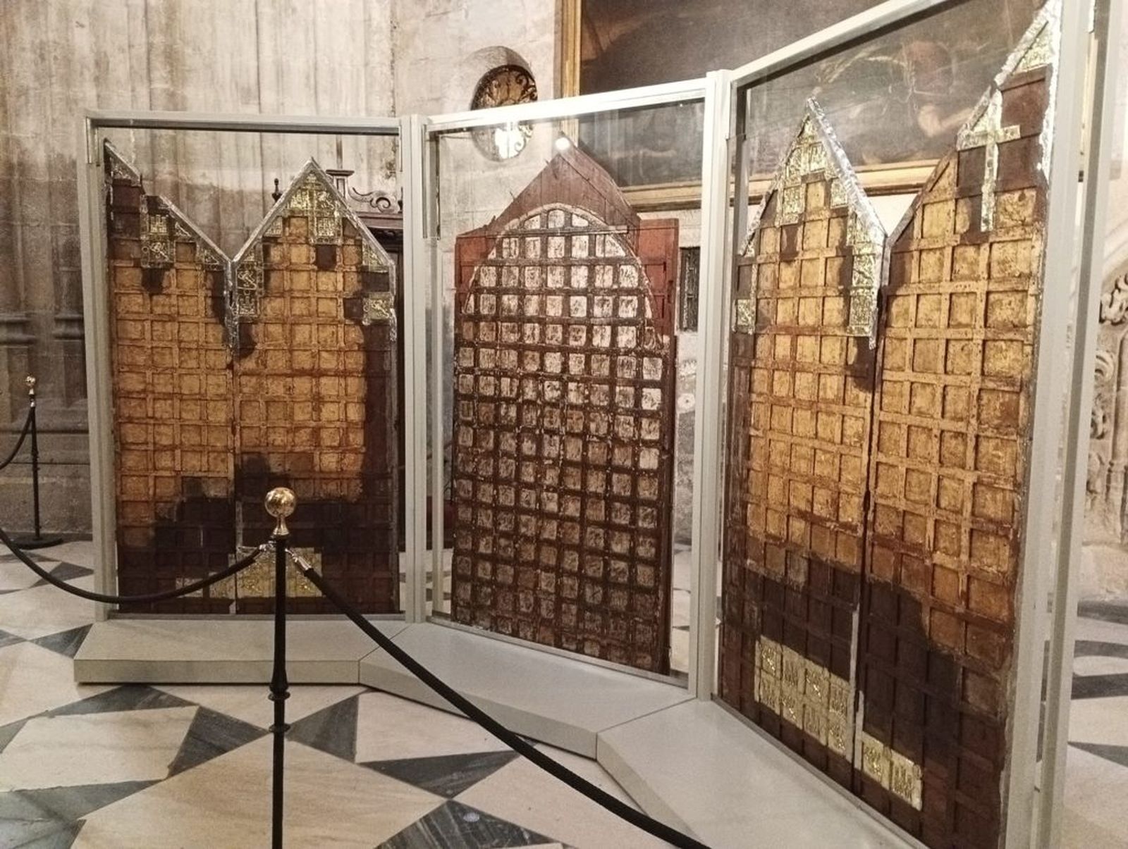 Detalle de las planchas del tabernáculo, expuestas hasta el día 15