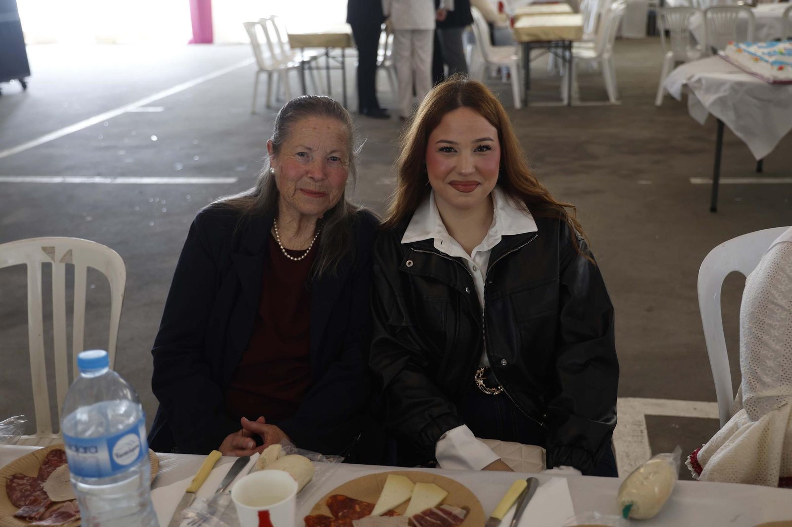 Fotos del almuerzo para mayores en la Feria de Castellar