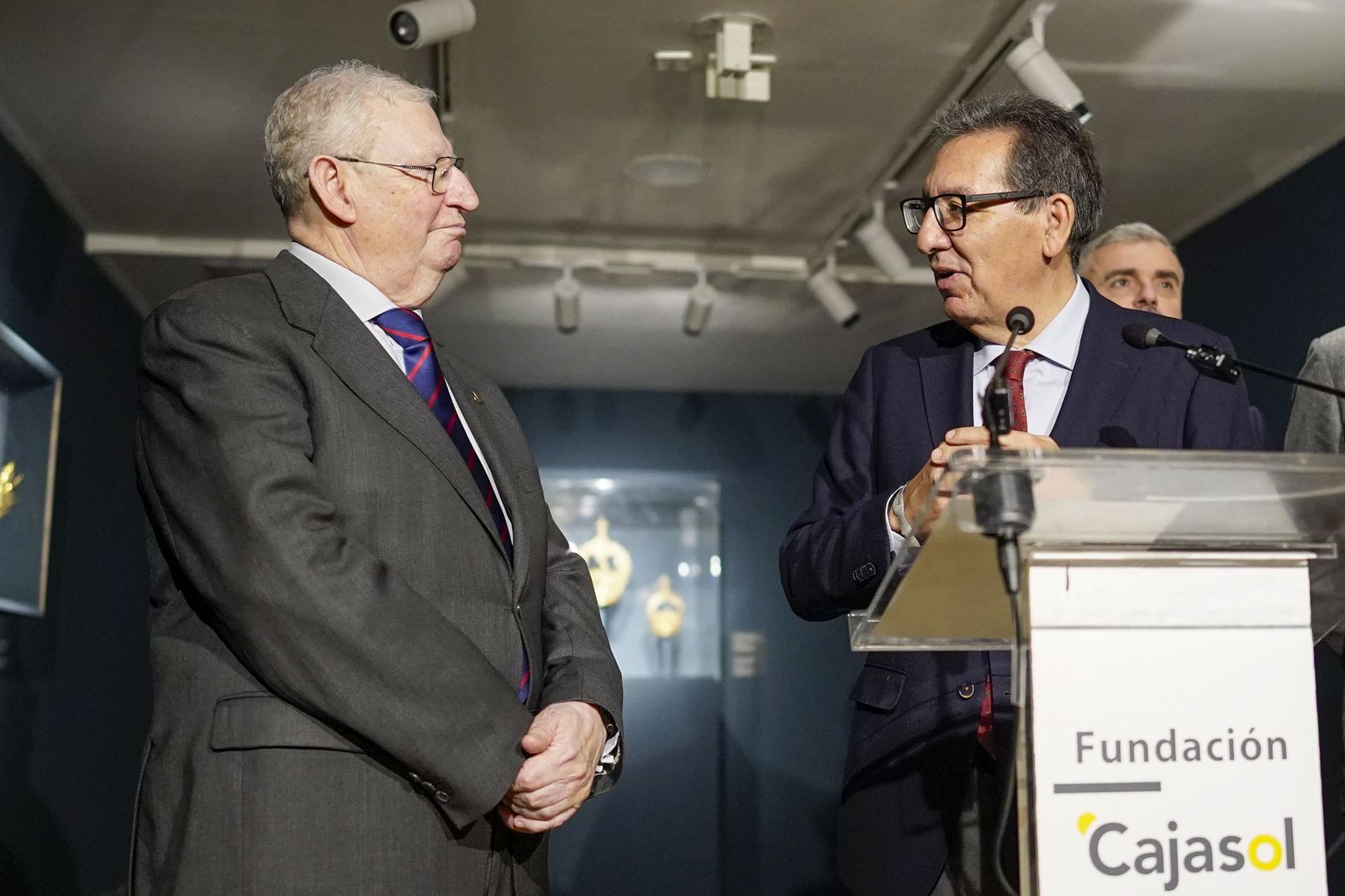 La inauguración de la exposición de Cayetano Gonzalez en Fundación Cajasol, todas las fotos