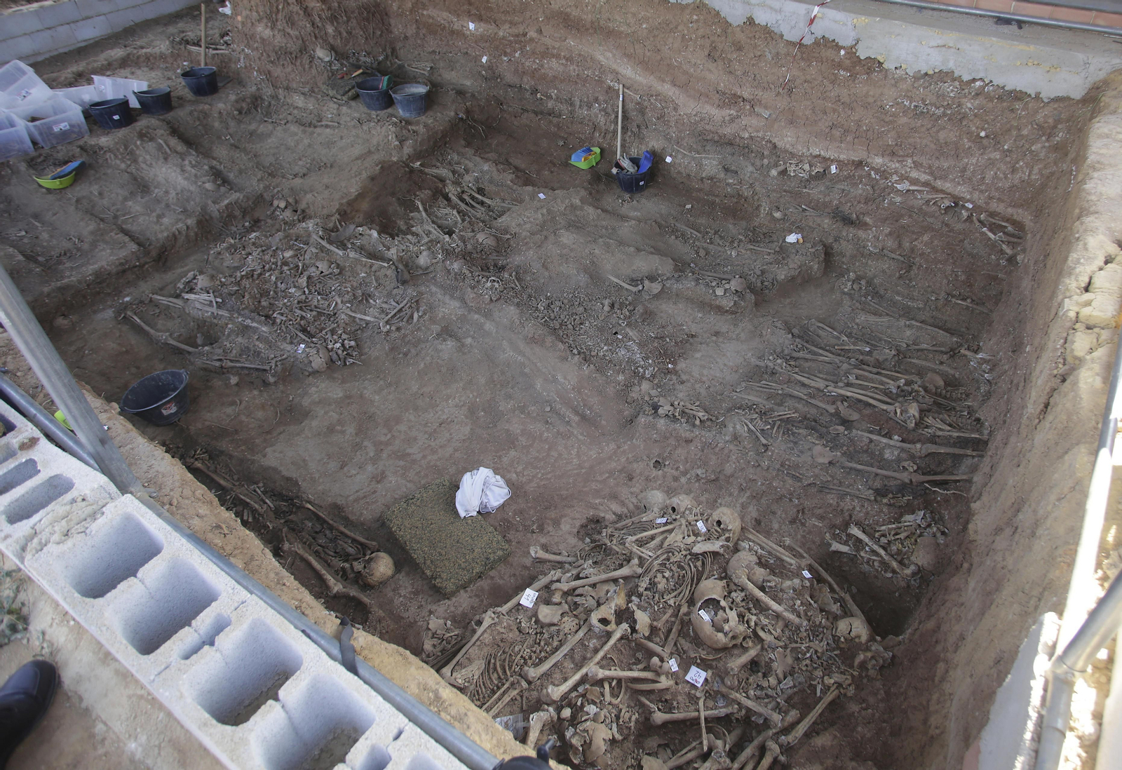 Avance de los trabajos en la fosa común de Pico Reja