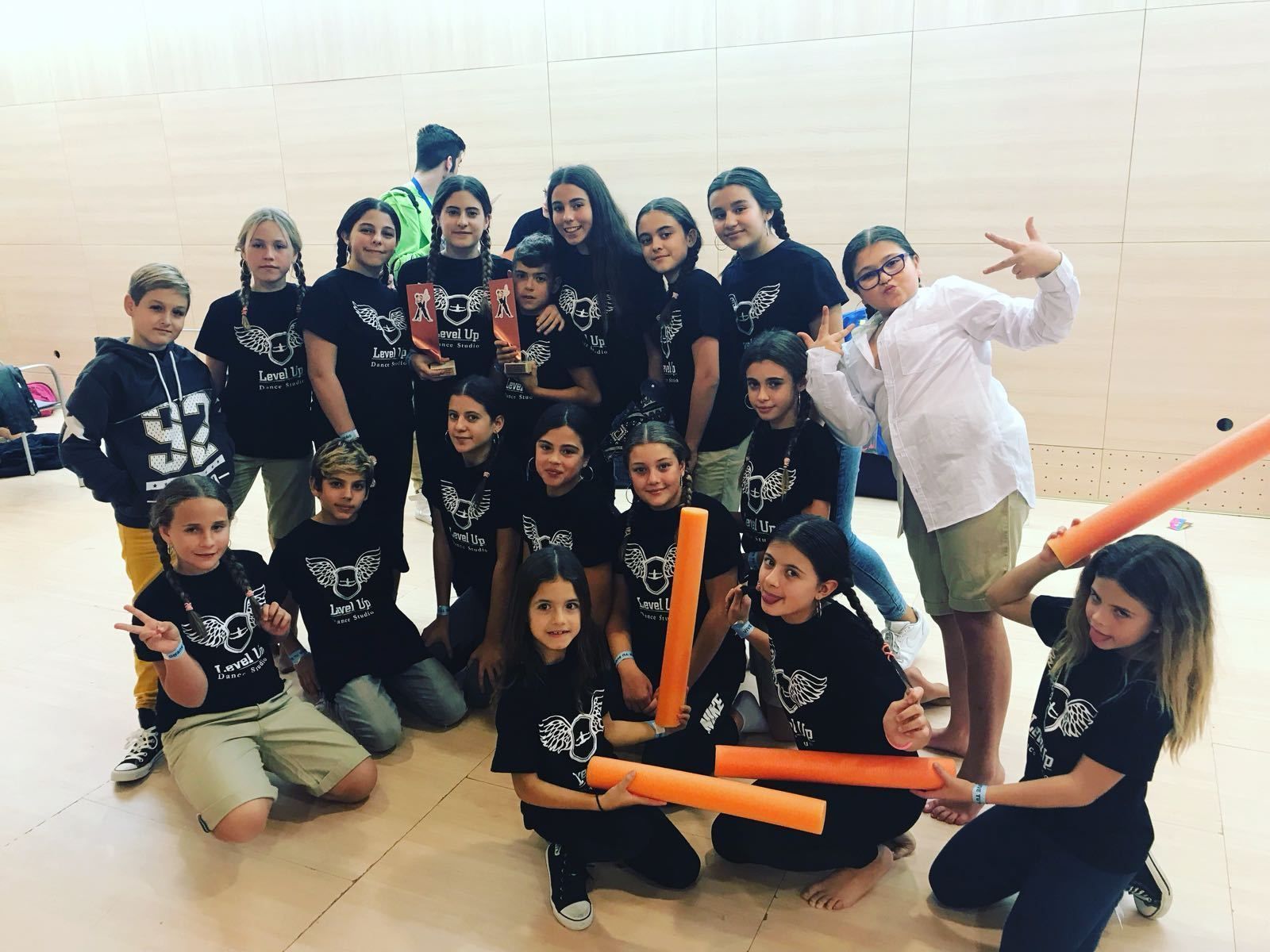 Alegría en uno de los grupos ejidenses premiados.