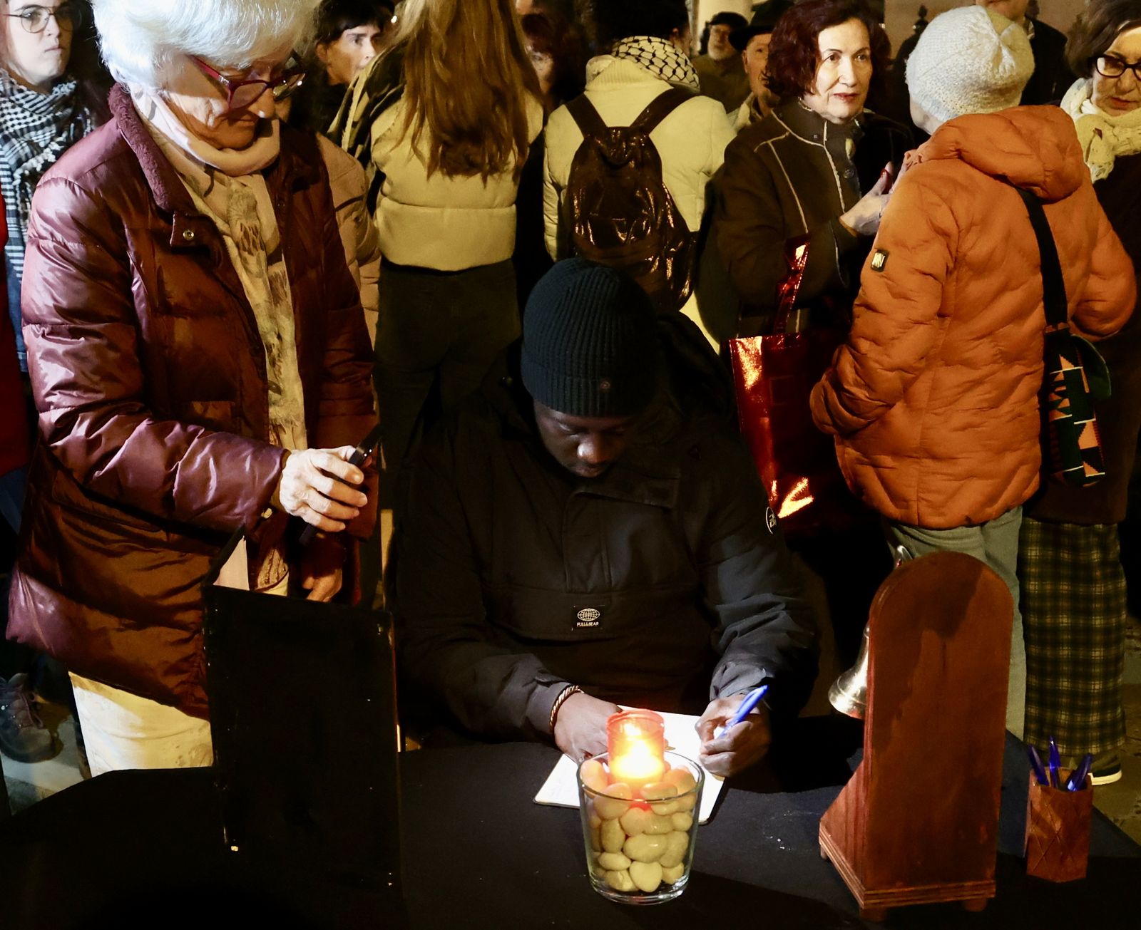 Concentración de senegaleses por la muerte de Mamouth