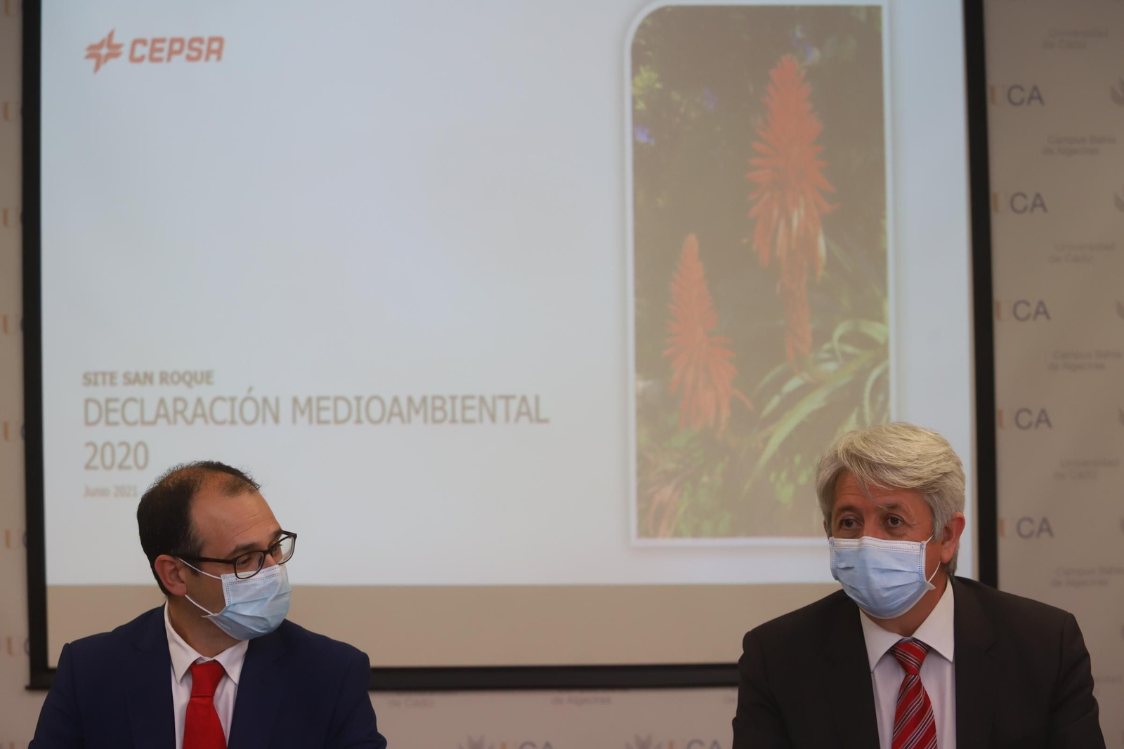 Jorge Velasco y José Antonio Agüera, directores de la planta química y la refinería de Cepsa en San Roque.