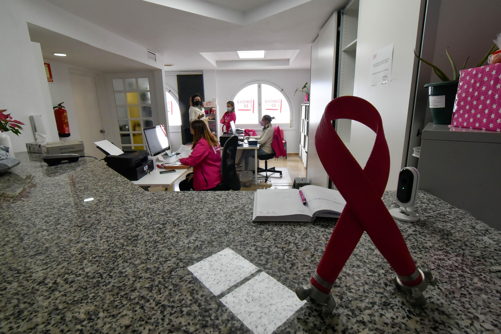 Las fotos de una mañana en la sede de Bandera Rosa