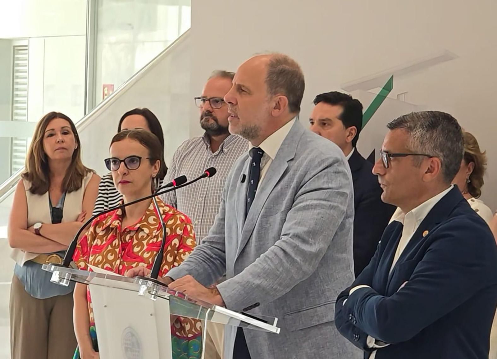 El rector Nicolás Ruiz, en la rueda de prensa en la que arremetió contra el informe de ACCUA.