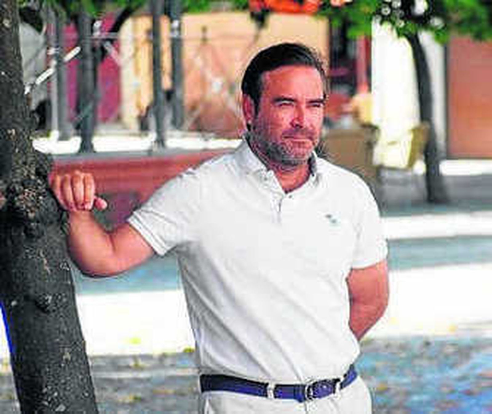 Los tres componentes de 'A dos Velas' posando para promocionar su grupo.