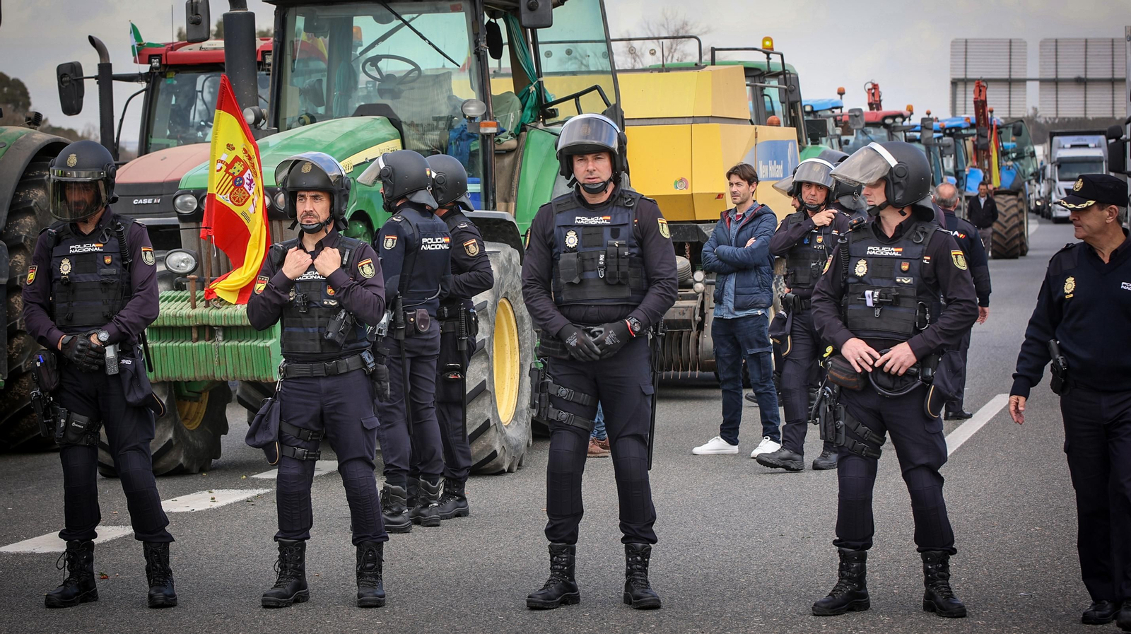 Mucha policía y pocos tractores