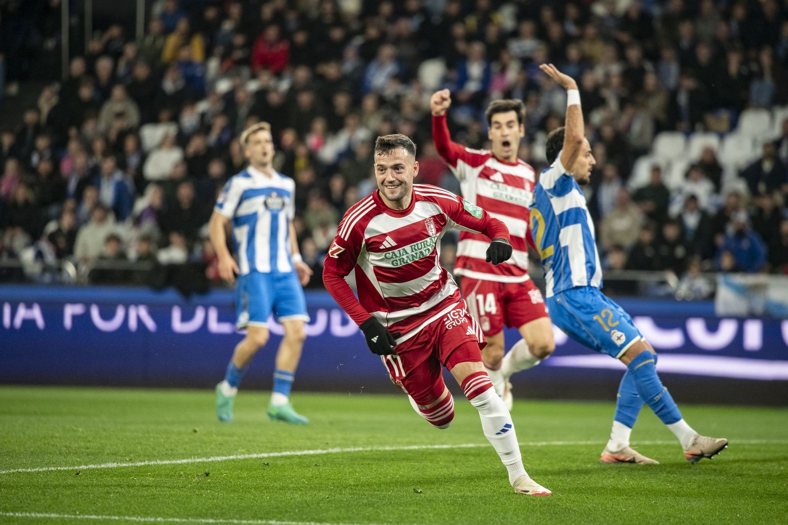 José Arnaiz abrió el marcador para los rojiblancos en Riazor.