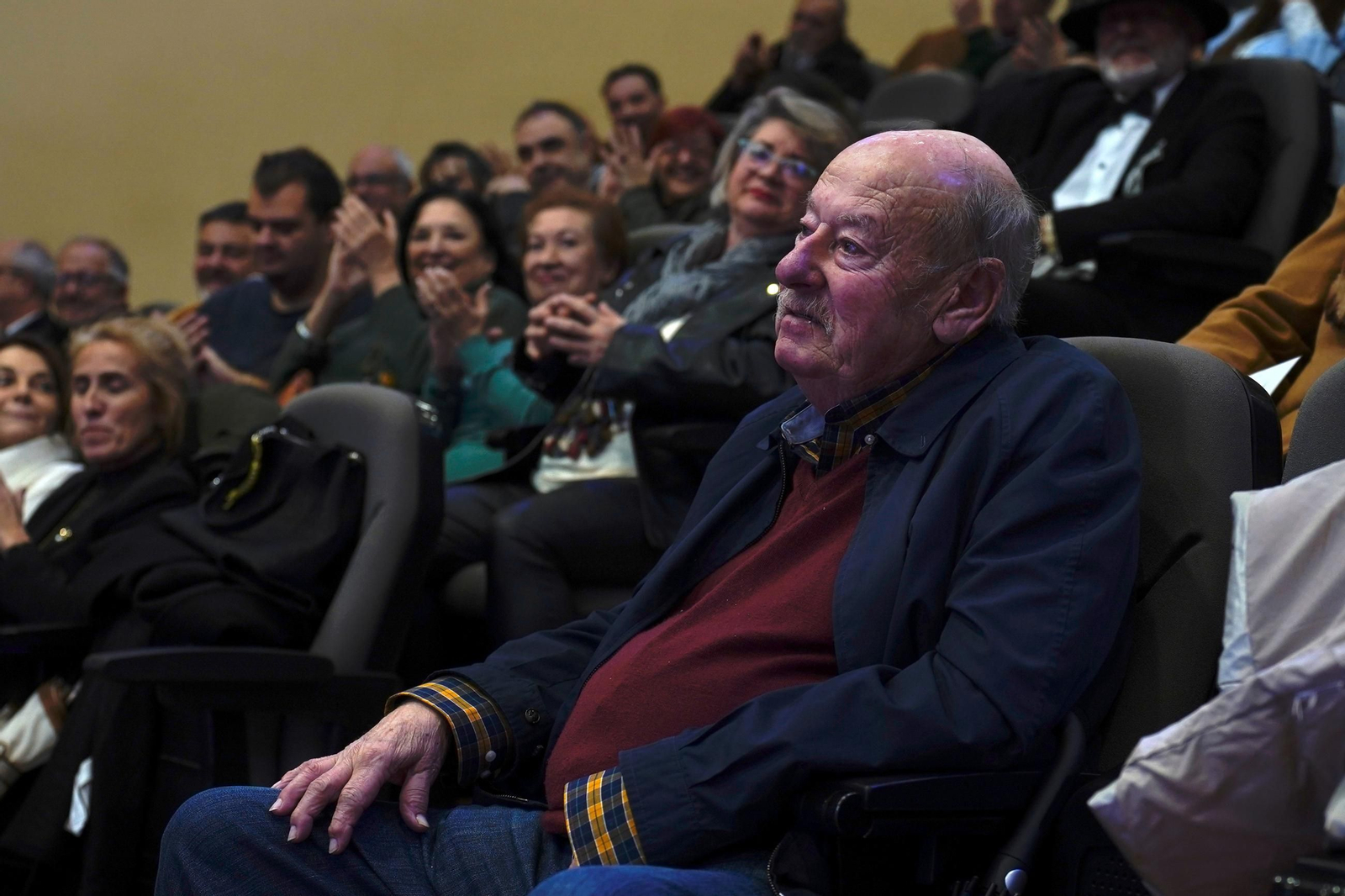 Fotos de la entrega del premio Ateneo José Román de Algeciras 2025 a Juan Moya