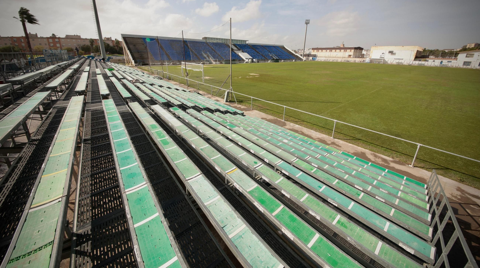 Instalada la grada supletoria en el campo Pedro Garrido de Jerez