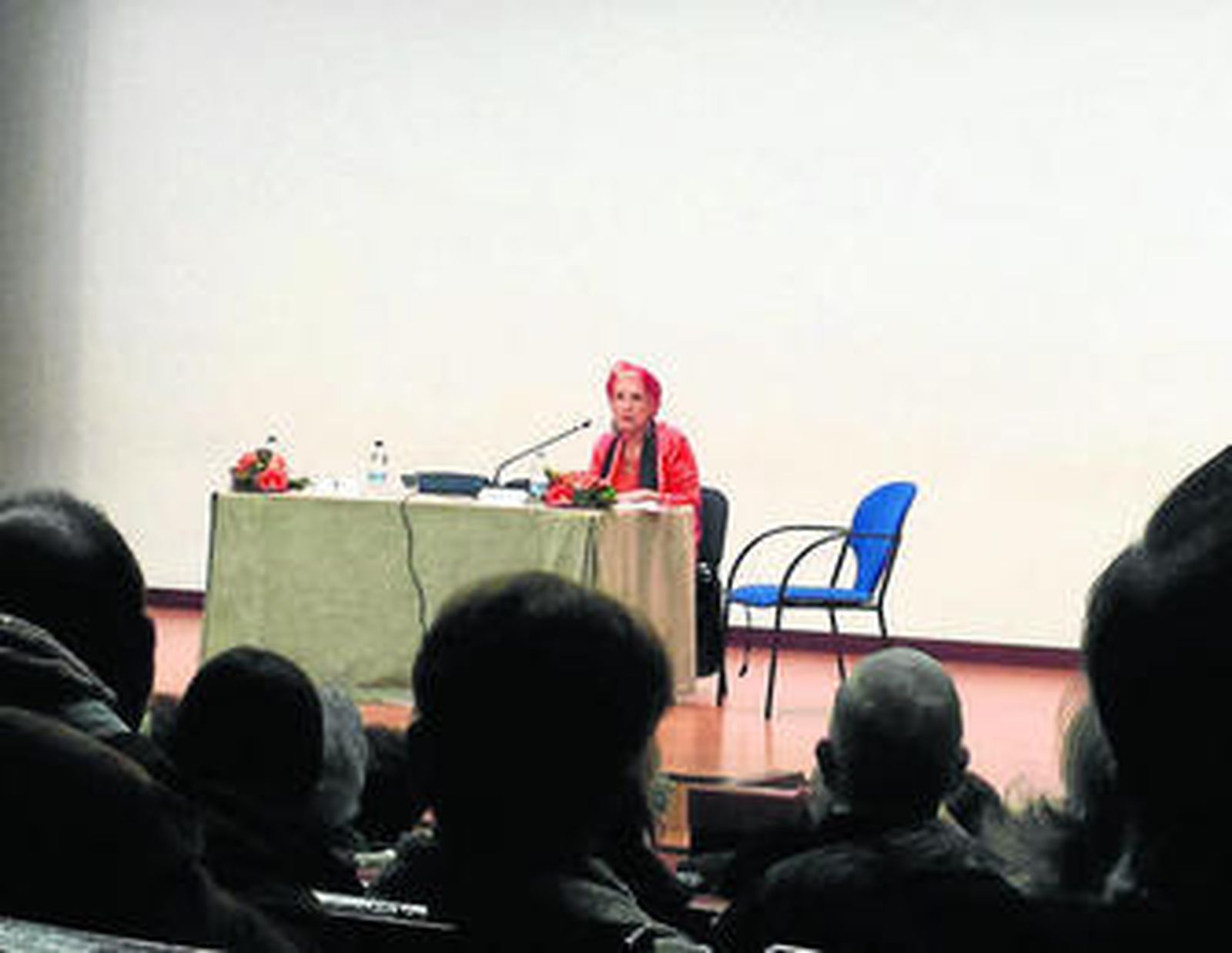 Imagen de Rosa María Calaf, ayer durante la conferencia en el salón de actos de la Politécnica.