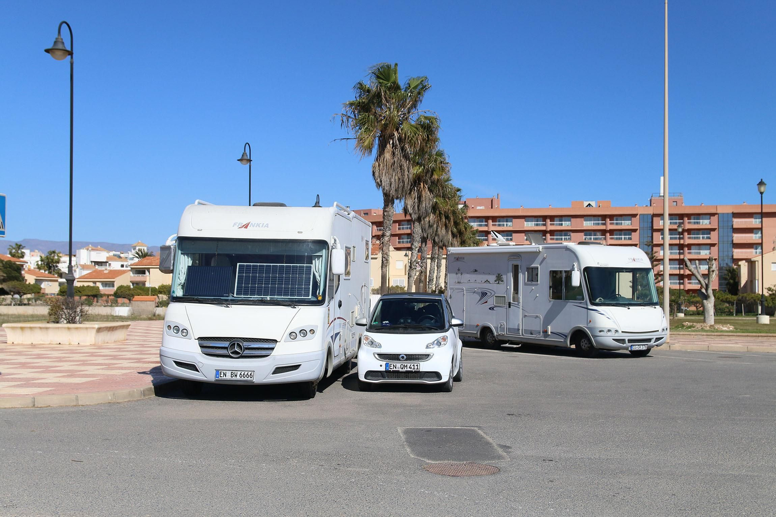 Fotogalería de las autocaravanas aparcadas en Roquetas