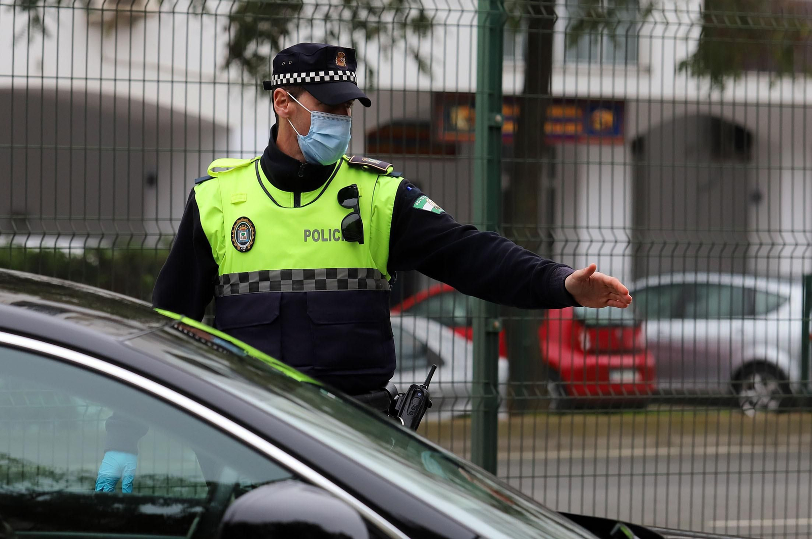 Imágenes del control de la Policía Local en la avenida Costa de la Luz