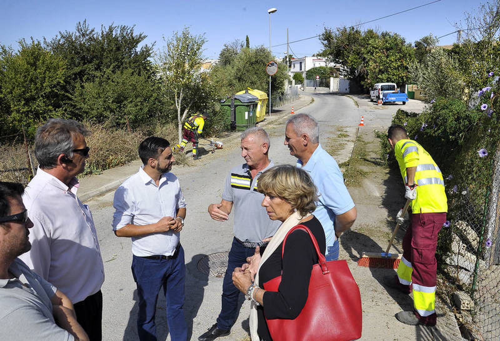 Un momento de la visita a Las Pachecas días atrás del delegado José Antonio Díaz.