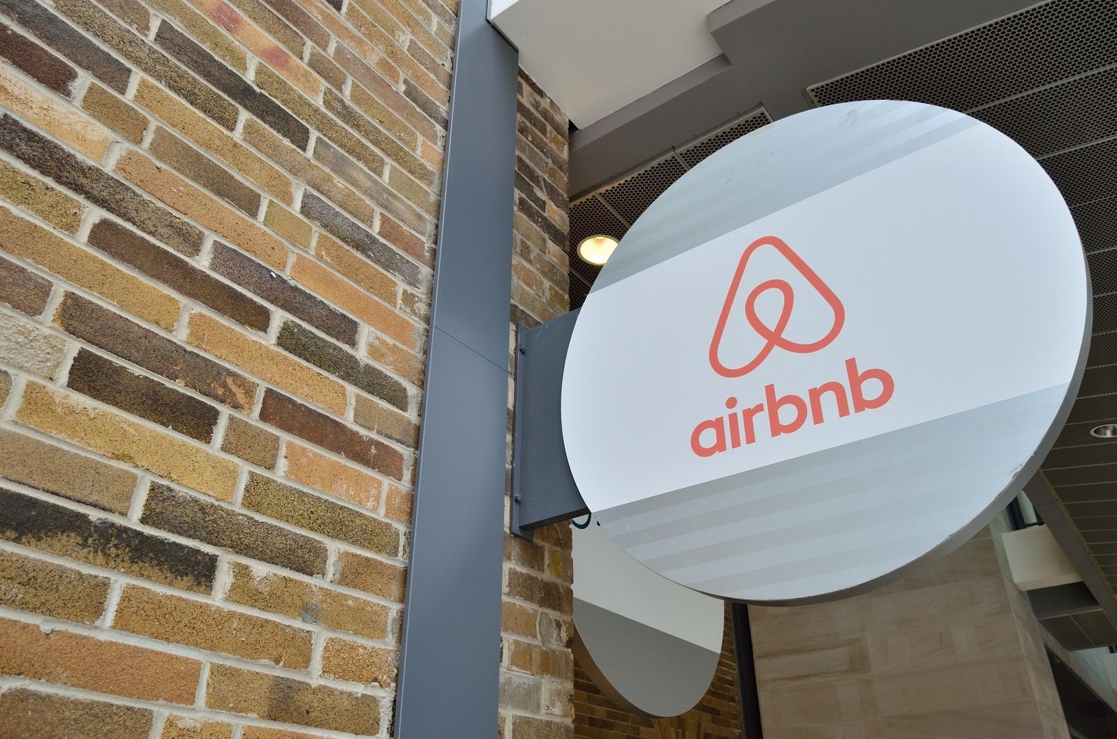 Airbnb endurece su política anti fiestas de nochevieja en sus apartamentos